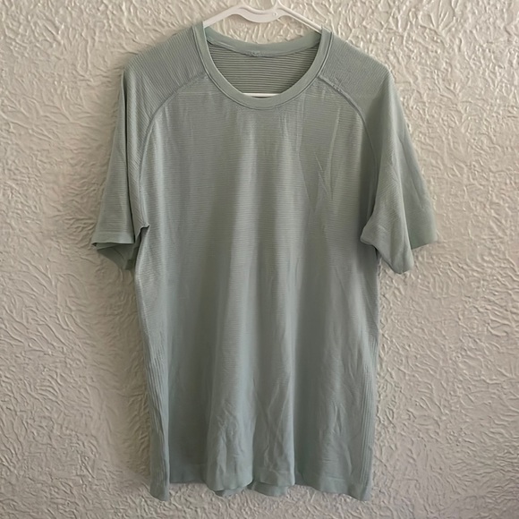 Lululemon Men's Shirt - Picture 2 of 9